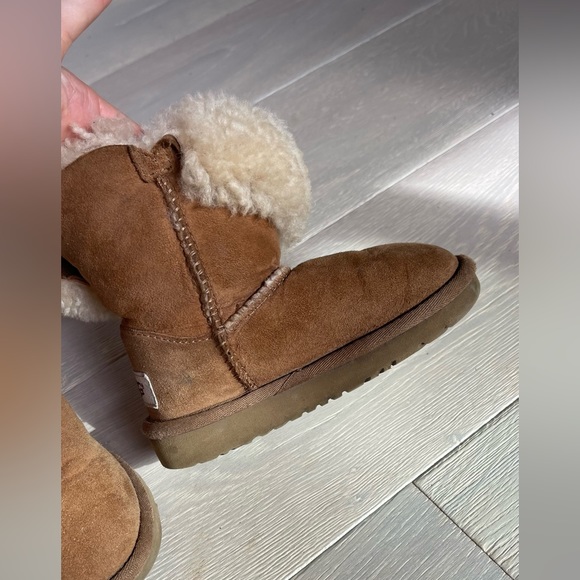 UGG Toddler Girl Boots, sheep skin - Picture 8 of 9